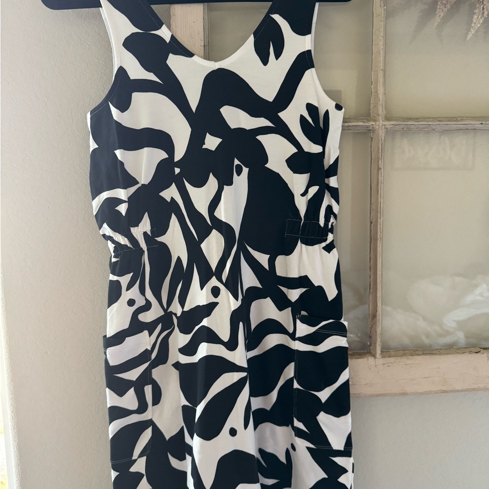 Sleeveless Black & White Abstract Print Dress